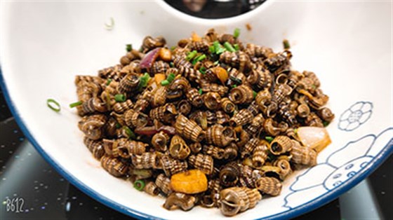 上?；垓v聚餐